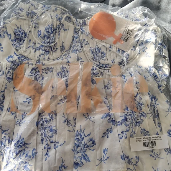 **I LEFT** Selkie Seashell Top in Bed & Breakfast - Picture 5 of 12